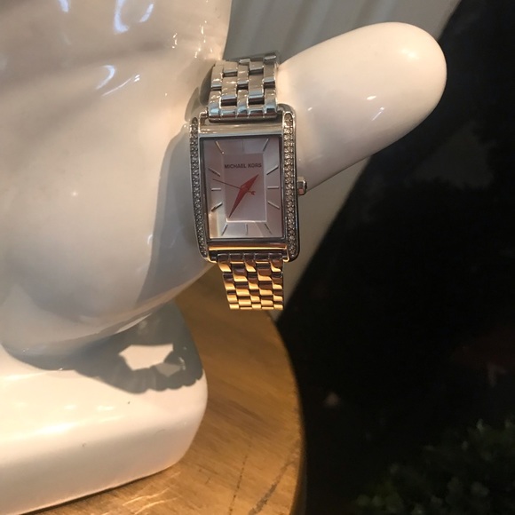 Micheal Kors Watch - Picture 5 of 5